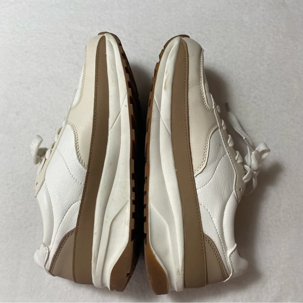 Cushionaire Sneakers Women’s 8 Cream Tan Brown Casual Comfort Lace‎ Up Shoe